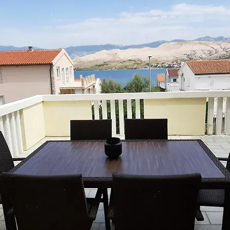 Presecki Apartment Pag Town
