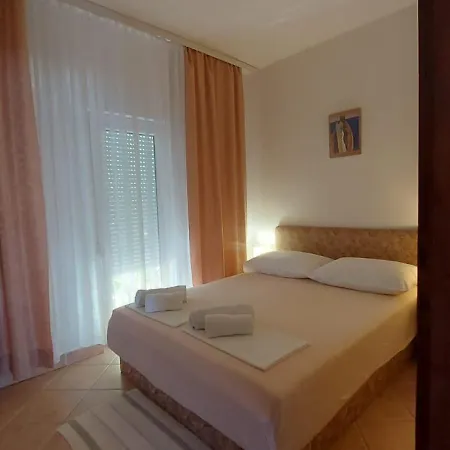 Presecki Apartment Pag Town